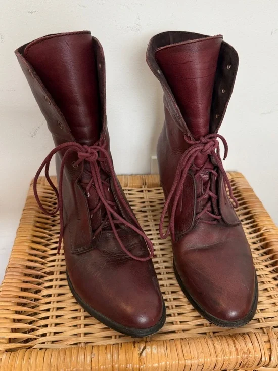 SOHO- Coraline Leather Lace Up Heeled Ankle Boots | Burgundy - Picture 2 of 6